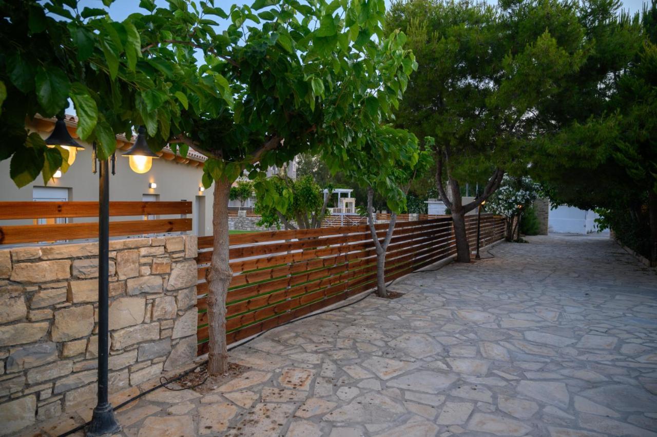 Behind The Waves Villa คาลามากิ ภายนอก รูปภาพ