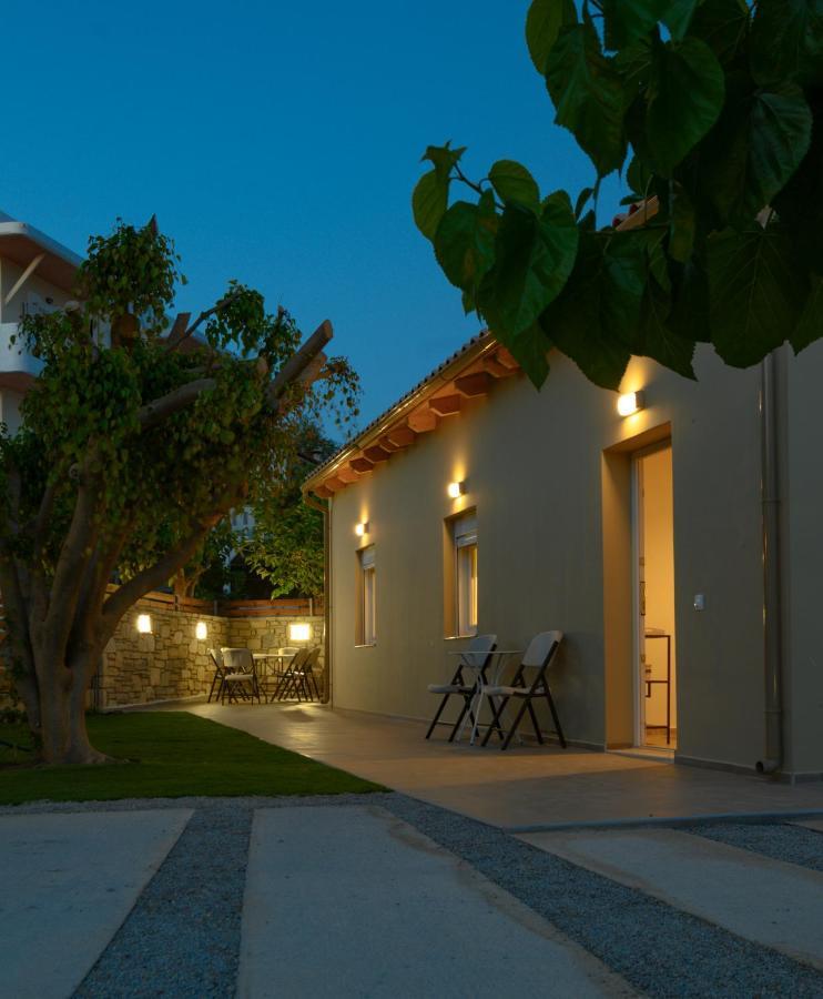 Behind The Waves Villa คาลามากิ ภายนอก รูปภาพ